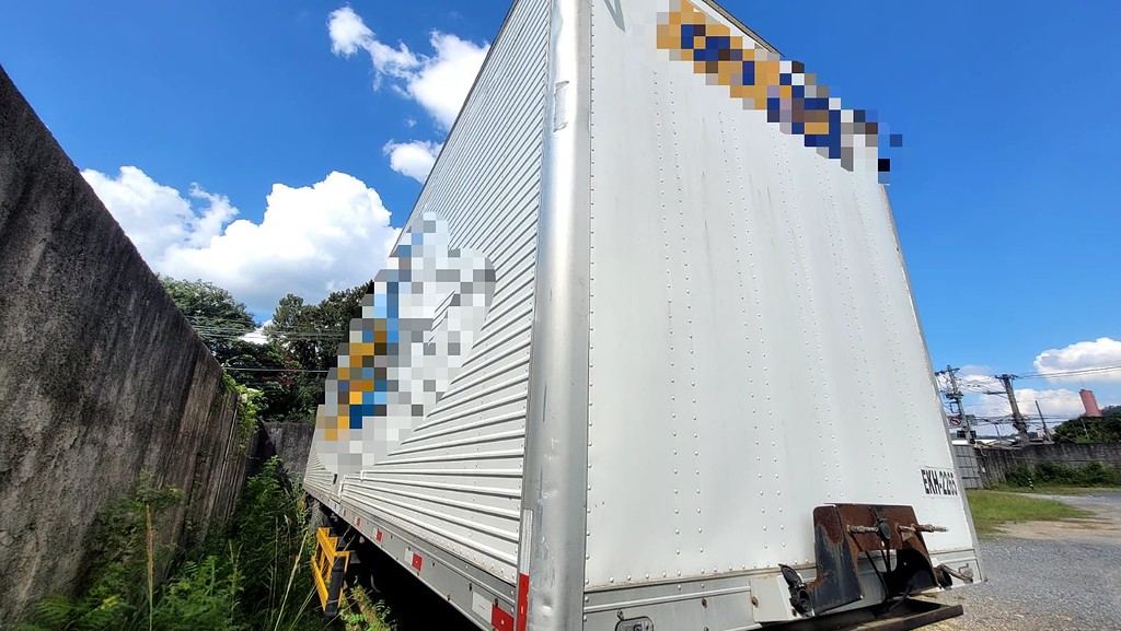 Carreta SEMI-REBOQUE BAU FURGAO Facchini ANO 2011 3 Eixos de Barella Caminhões em São Paulo