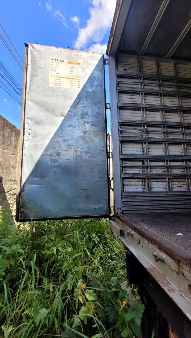 Carreta SEMI-REBOQUE BAU FURGAO Facchini ANO 2011 3 Eixos de Barella Caminhões em São Paulo