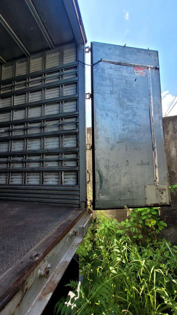 Carreta SEMI-REBOQUE BAU FURGAO Facchini ANO 2011 3 Eixos de Barella Caminhões em São Paulo