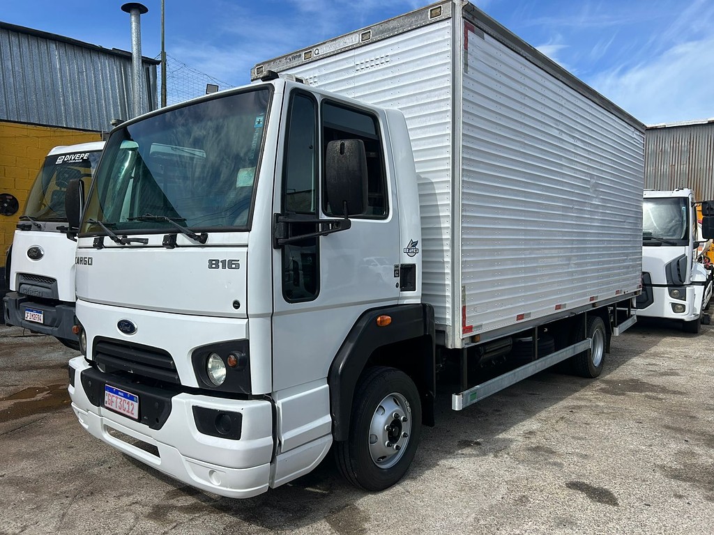 Caminhão FORD CARGO 816 Baú Furgão + Plataforma Elevatória ANO 2017 de Barella Caminhões em São Paulo