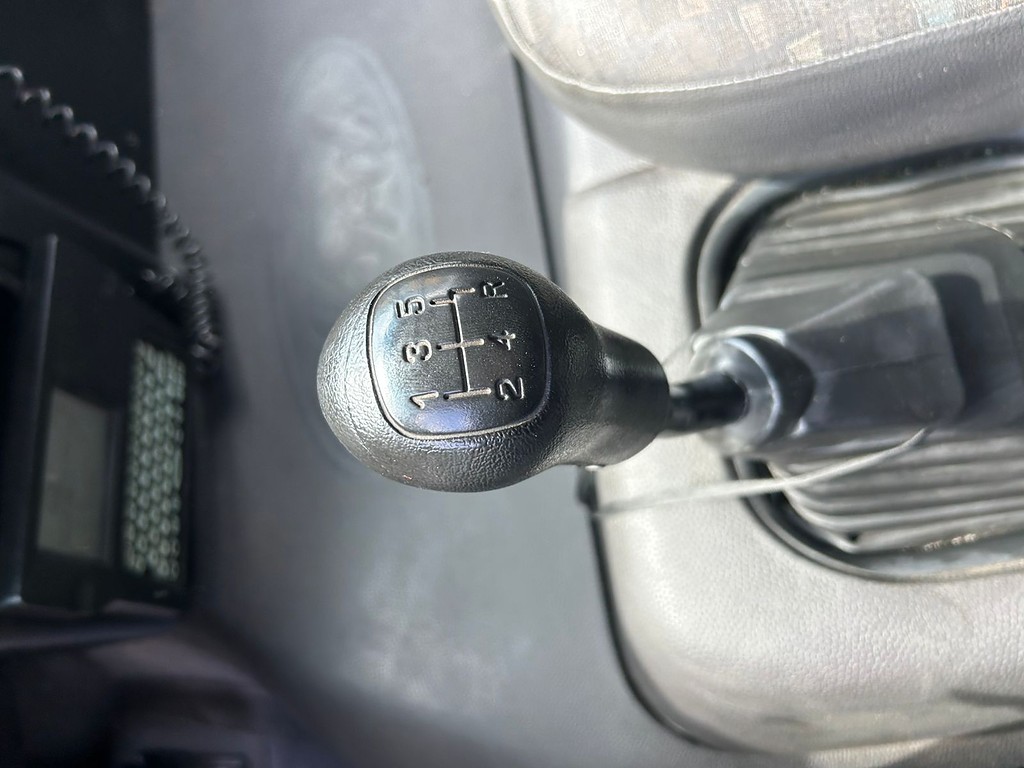 Caminhão FORD CARGO 816 Baú Furgão + Plataforma Elevatória ANO 2017 de Barella Caminhões em São Paulo