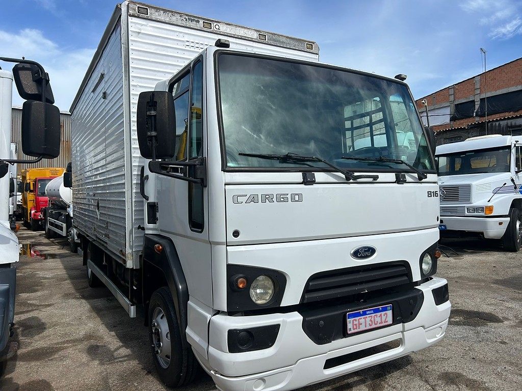 Caminhão FORD CARGO 816 Baú Furgão + Plataforma Elevatória ANO 2017 de Barella Caminhões em São Paulo