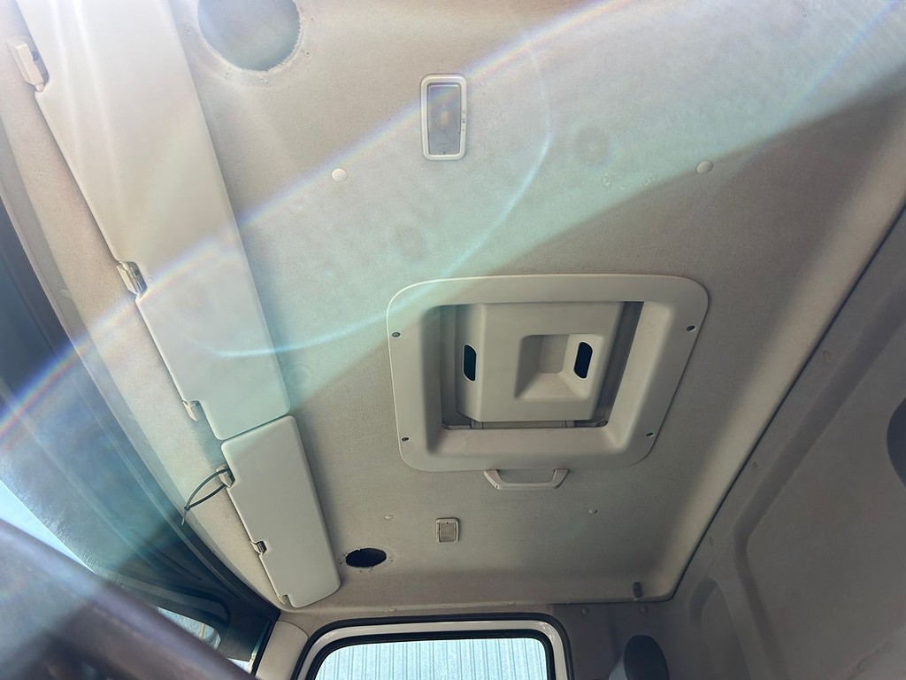 Caminhão VOLKSWAGEN VW 24330 Chassis ANO 2021 de Barella Caminhões em São Paulo