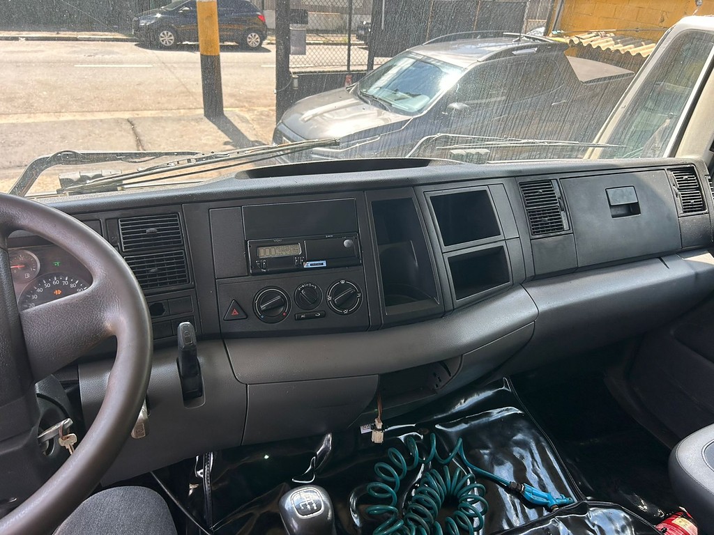 Caminhão VOLKSWAGEN VW 24330 Chassis ANO 2021 de Barella Caminhões em São Paulo