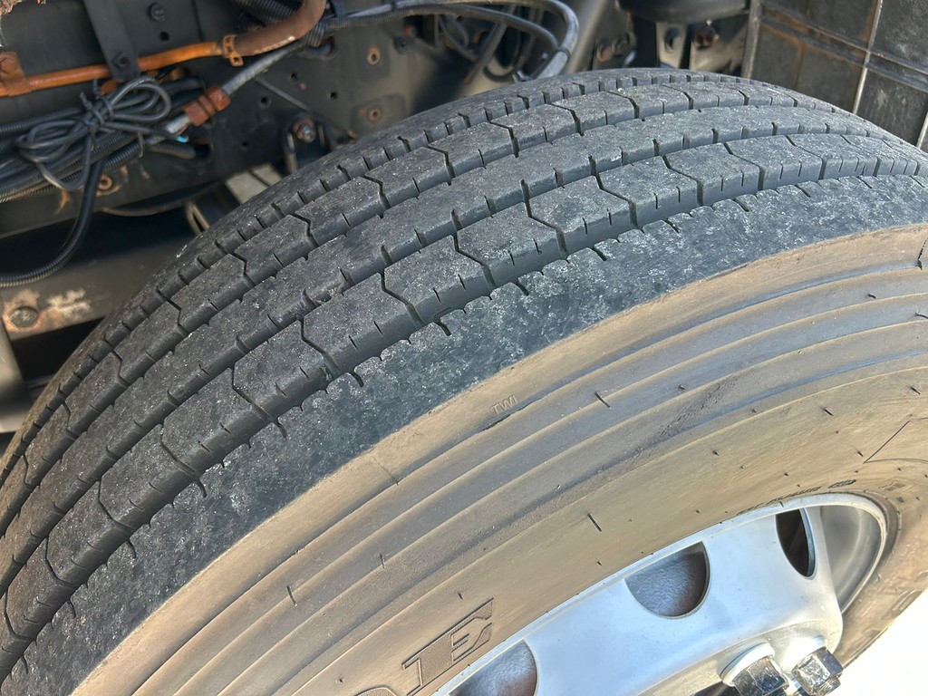 Caminhão VOLKSWAGEN VW 24330 Chassis ANO 2021 de Barella Caminhões em São Paulo