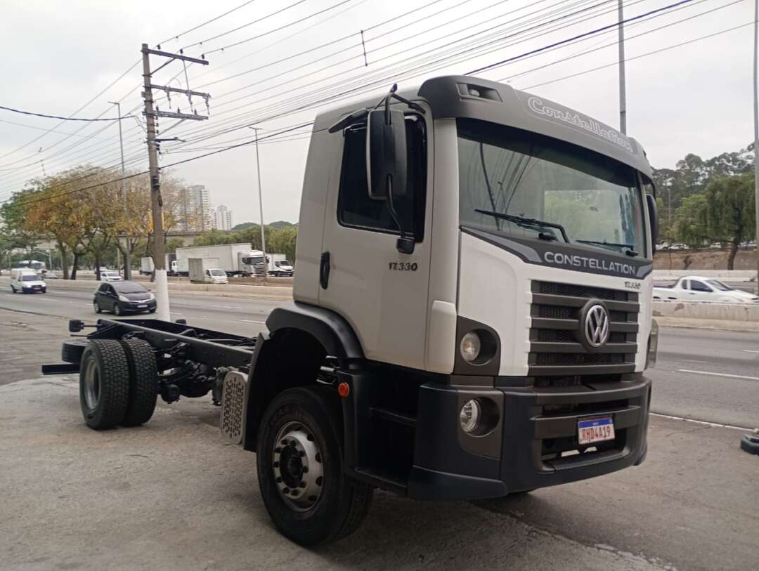 Caminhão VOLKSWAGEN VW 17330 Chassis ANO 2022 de Barella Caminhões em São Paulo