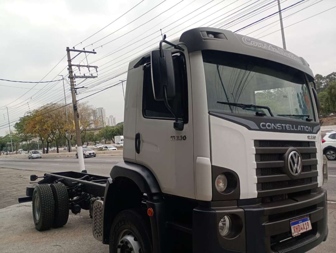 Caminhão VOLKSWAGEN VW 17330 Chassis ANO 2022 de Barella Caminhões em São Paulo