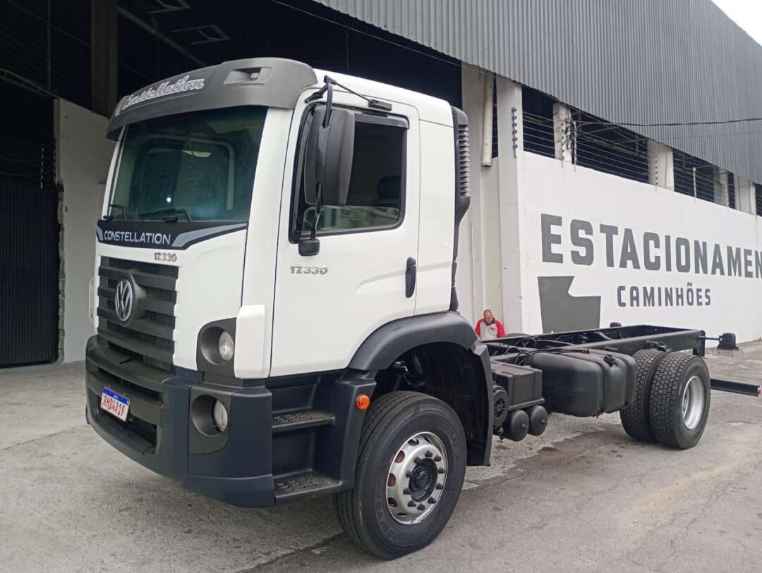Caminhão VOLKSWAGEN VW 17330 Chassis ANO 2022 de Barella Caminhões em São Paulo