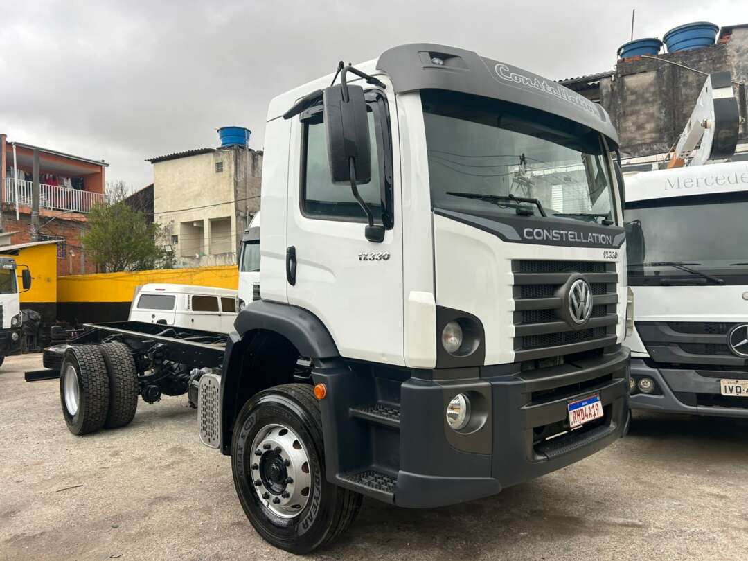 Caminhão VOLKSWAGEN VW 17330 Chassis ANO 2022 de Barella Caminhões em São Paulo