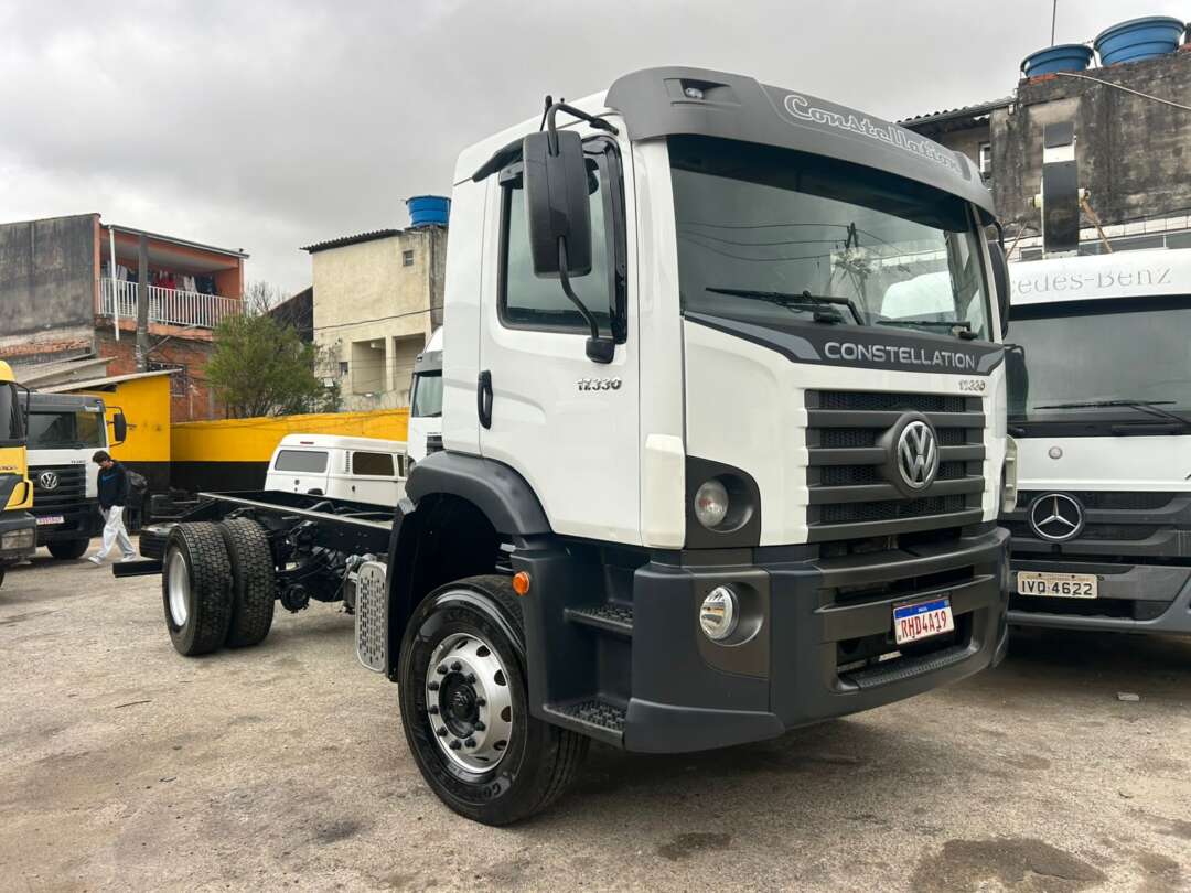 Caminhão VOLKSWAGEN VW 17330 Chassis ANO 2022 de Barella Caminhões em São Paulo