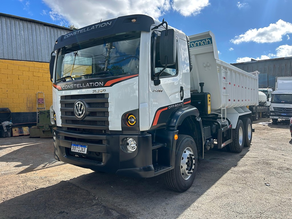 Caminhão VOLKSWAGEN VW 31280 Caçamba Basculante ANO 2023 de Barella Caminhões em São Paulo