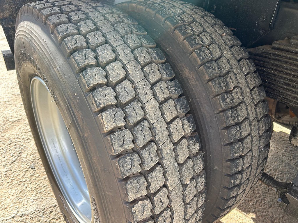 Caminhão VOLKSWAGEN VW 31280 Caçamba Basculante ANO 2023 de Barella Caminhões em São Paulo