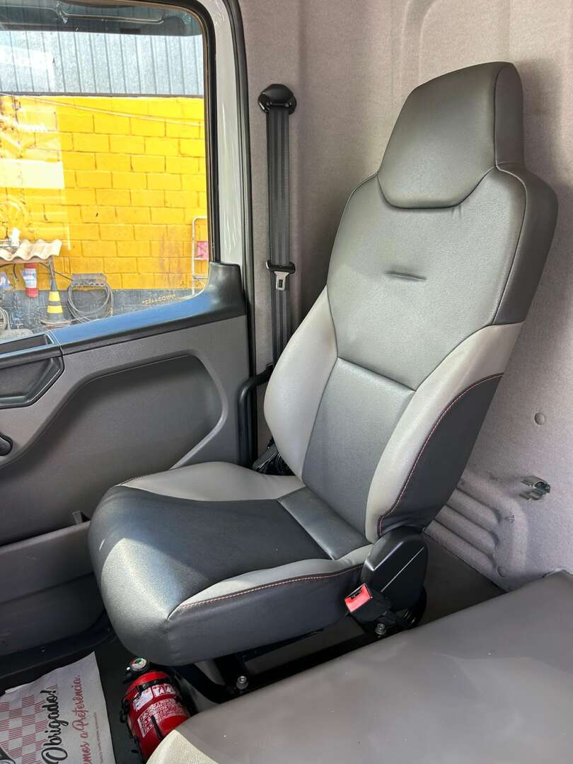 Caminhão VOLKSWAGEN VW 31280 Caçamba Basculante ANO 2023 de Barella Caminhões em São Paulo