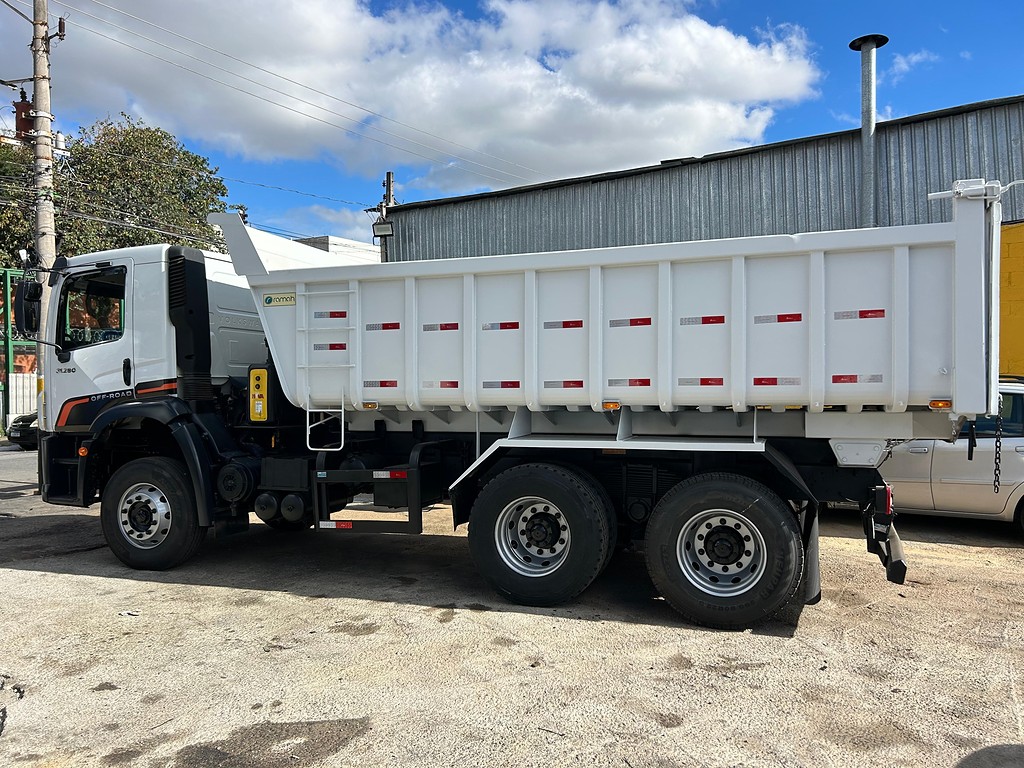 Caminhão VOLKSWAGEN VW 31280 Caçamba Basculante ANO 2023 de Barella Caminhões em São Paulo