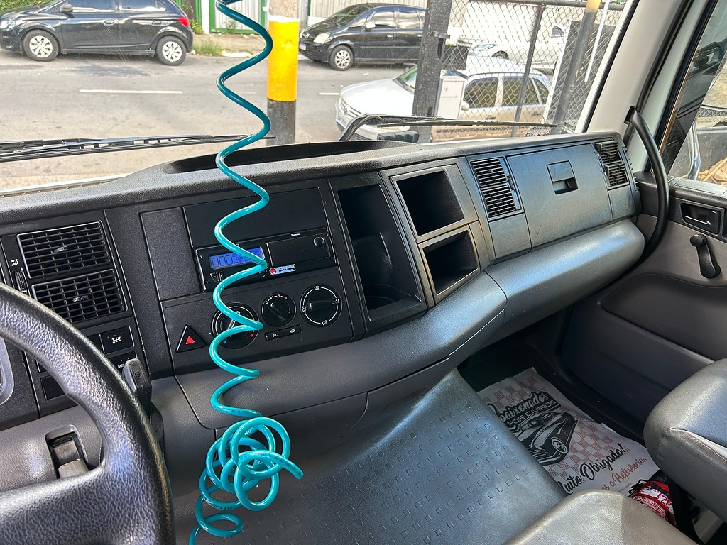 Caminhão VOLKSWAGEN VW 31280 Caçamba Basculante ANO 2023 de Barella Caminhões em São Paulo