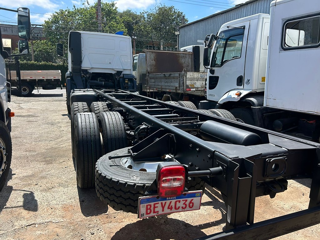 Caminhão VOLKSWAGEN VW 24330 Chassis ANO 2021 de Barella Caminhões em São Paulo