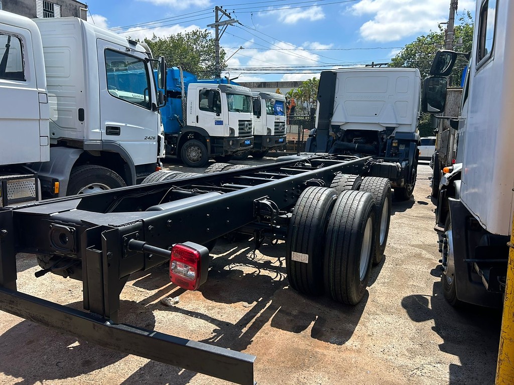 Caminhão VOLKSWAGEN VW 24330 Chassis ANO 2021 de Barella Caminhões em São Paulo