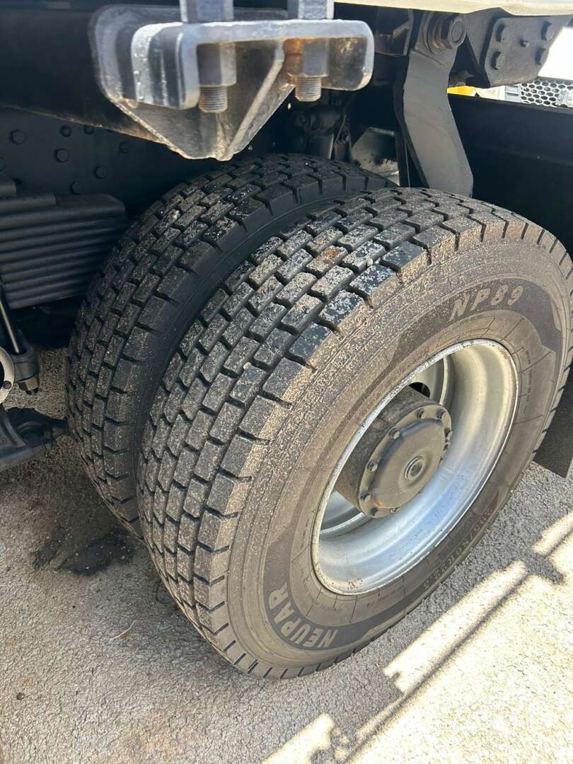 Caminhão MERCEDES BENZ MB 4144 Caçamba Basculante ANO 2013 de Barella Caminhões em São Paulo