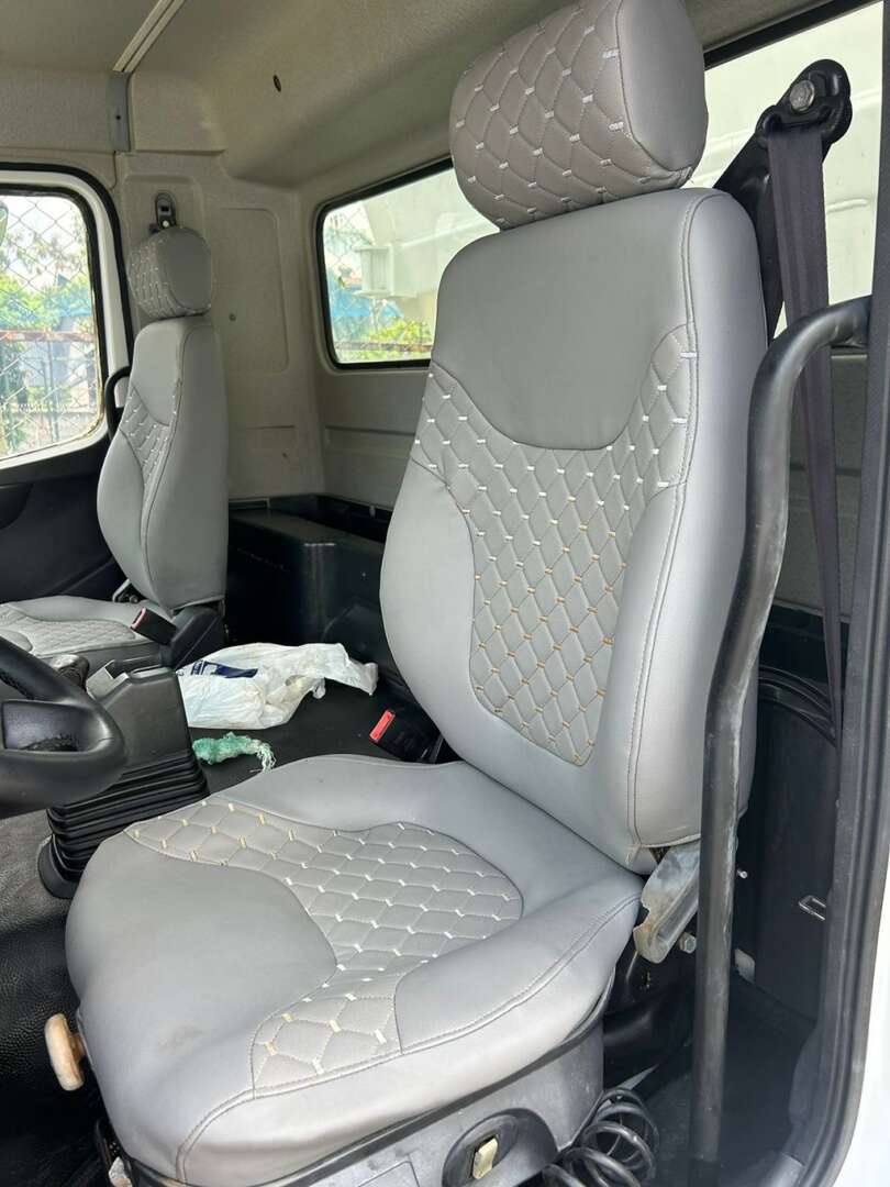 Caminhão MERCEDES BENZ MB 4144 Caçamba Basculante ANO 2013 de Barella Caminhões em São Paulo