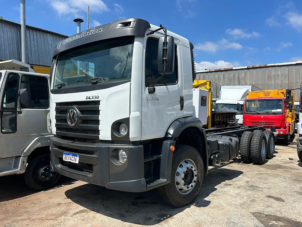 Caminhão VOLKSWAGEN VW 24330 Chassis ANO 2021 de Barella Caminhões em São Paulo