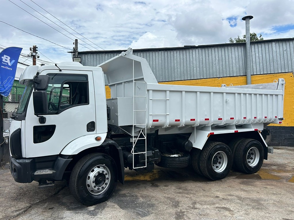 Caminhão FORD CARGO 3031 Caçamba Basculante ANO 2013 de Barella Caminhões em São Paulo