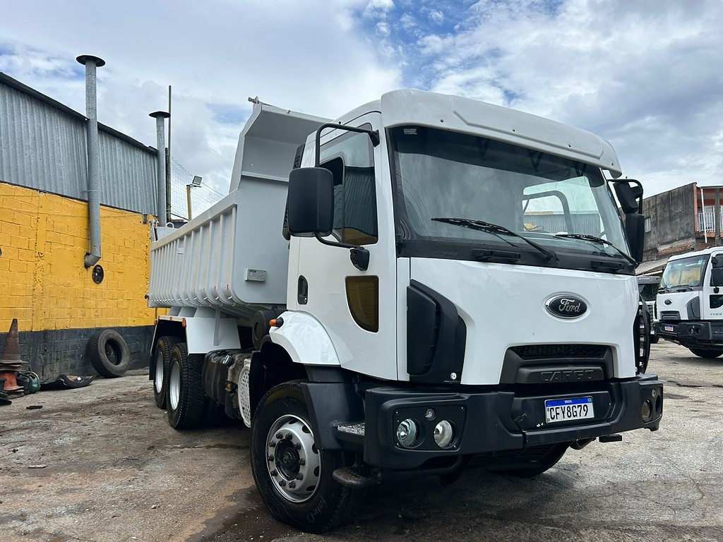Caminhão FORD CARGO 3031 Caçamba Basculante ANO 2013 de Barella Caminhões em São Paulo