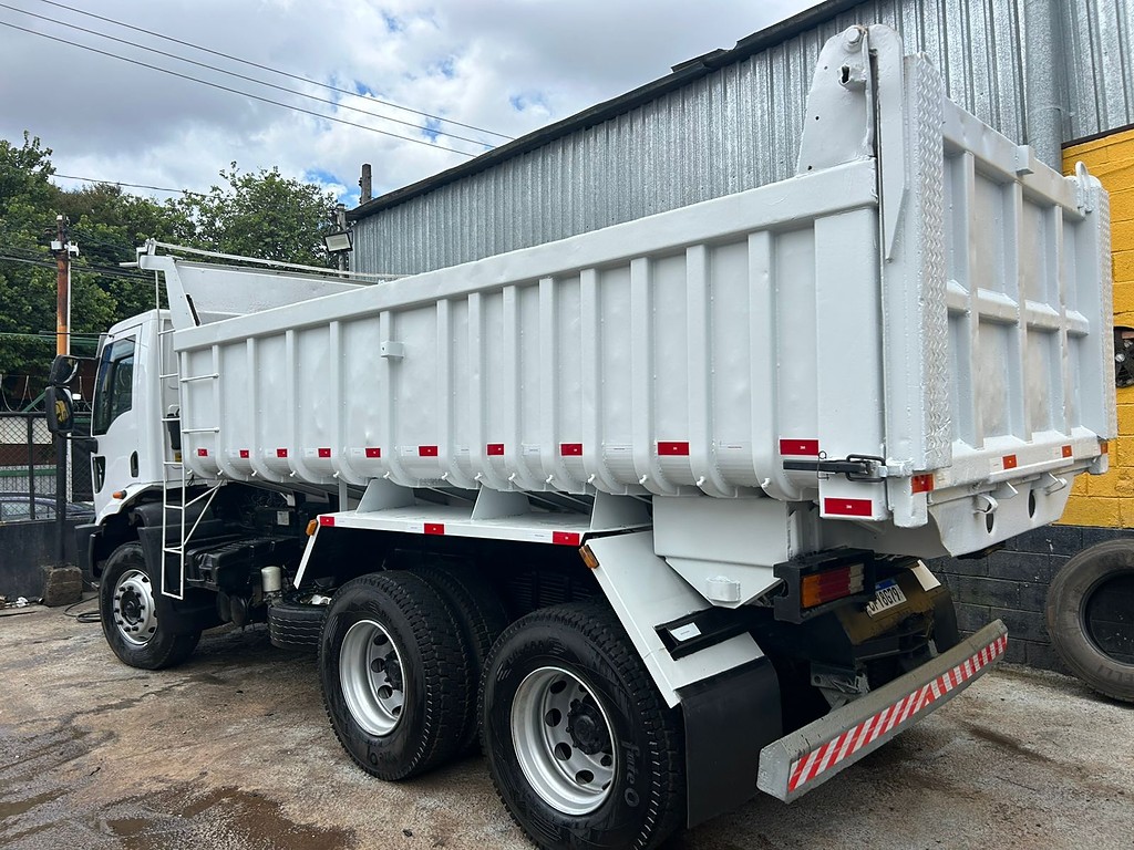 Caminhão FORD CARGO 3031 Caçamba Basculante ANO 2013 de Barella Caminhões em São Paulo
