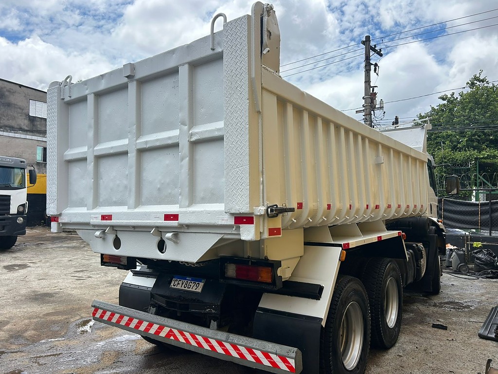 Caminhão FORD CARGO 3031 Caçamba Basculante ANO 2013 de Barella Caminhões em São Paulo