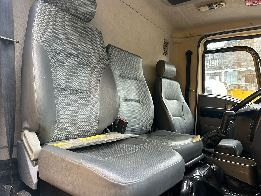 Caminhão FORD CARGO 3031 Caçamba Basculante ANO 2013 de Barella Caminhões em São Paulo