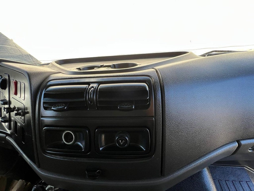 Caminhão MERCEDES BENZ MB 2425 Caçamba Basculante ANO 2012 de Bernardo Geo em São Paulo