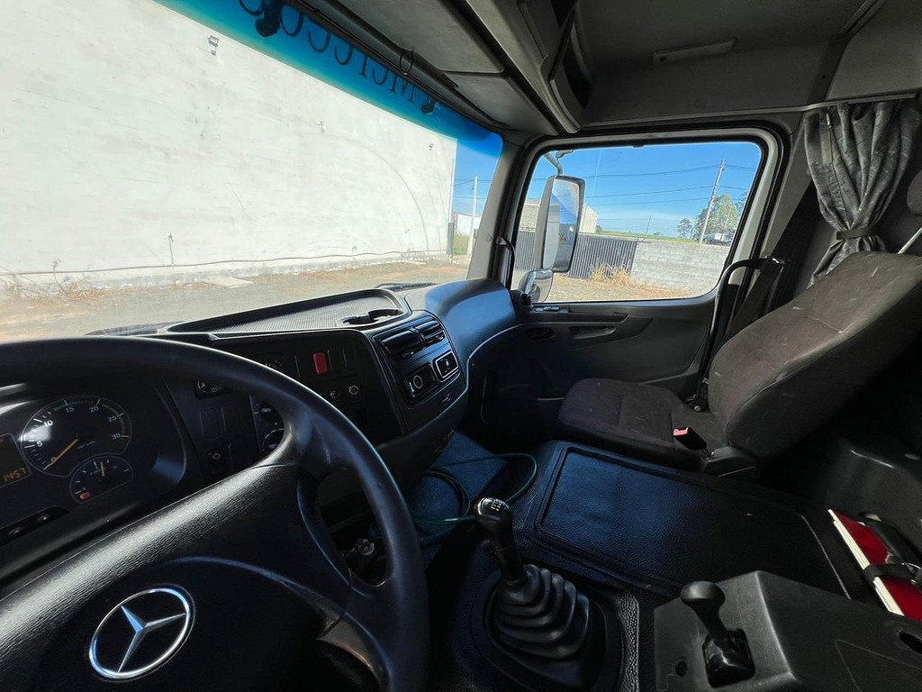 Caminhão MERCEDES BENZ MB 2425 Caçamba Basculante ANO 2012 de Bernardo Geo em São Paulo