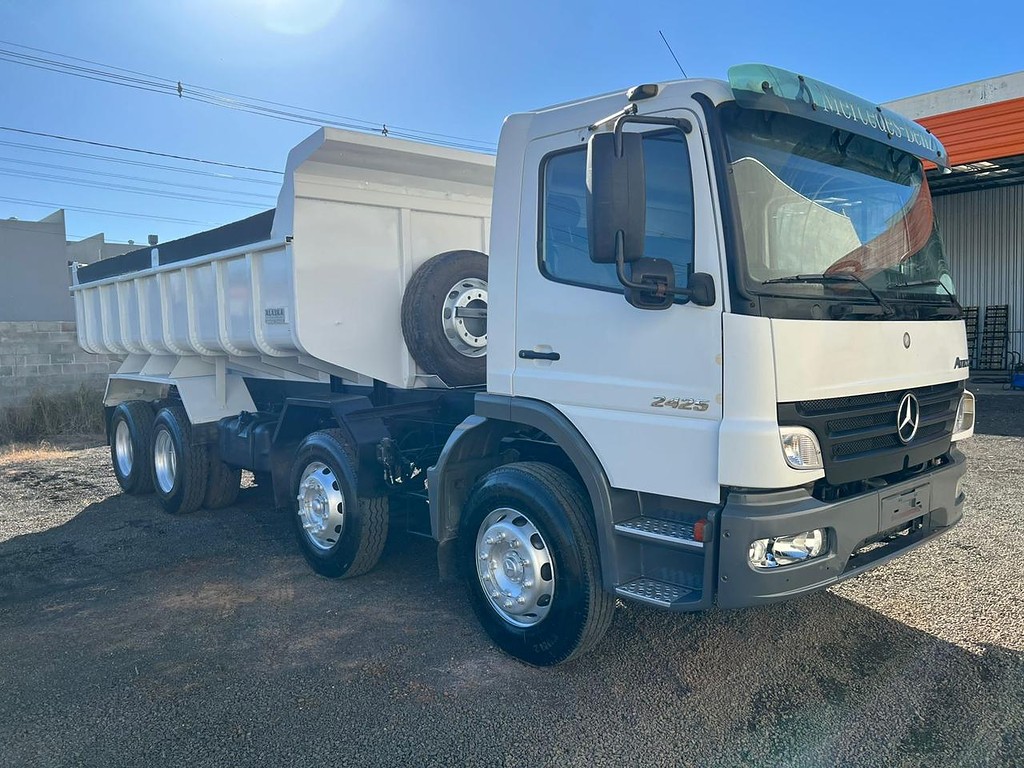 Caminhão MERCEDES BENZ MB 2425 Caçamba Basculante ANO 2012 de Bernardo Geo em São Paulo