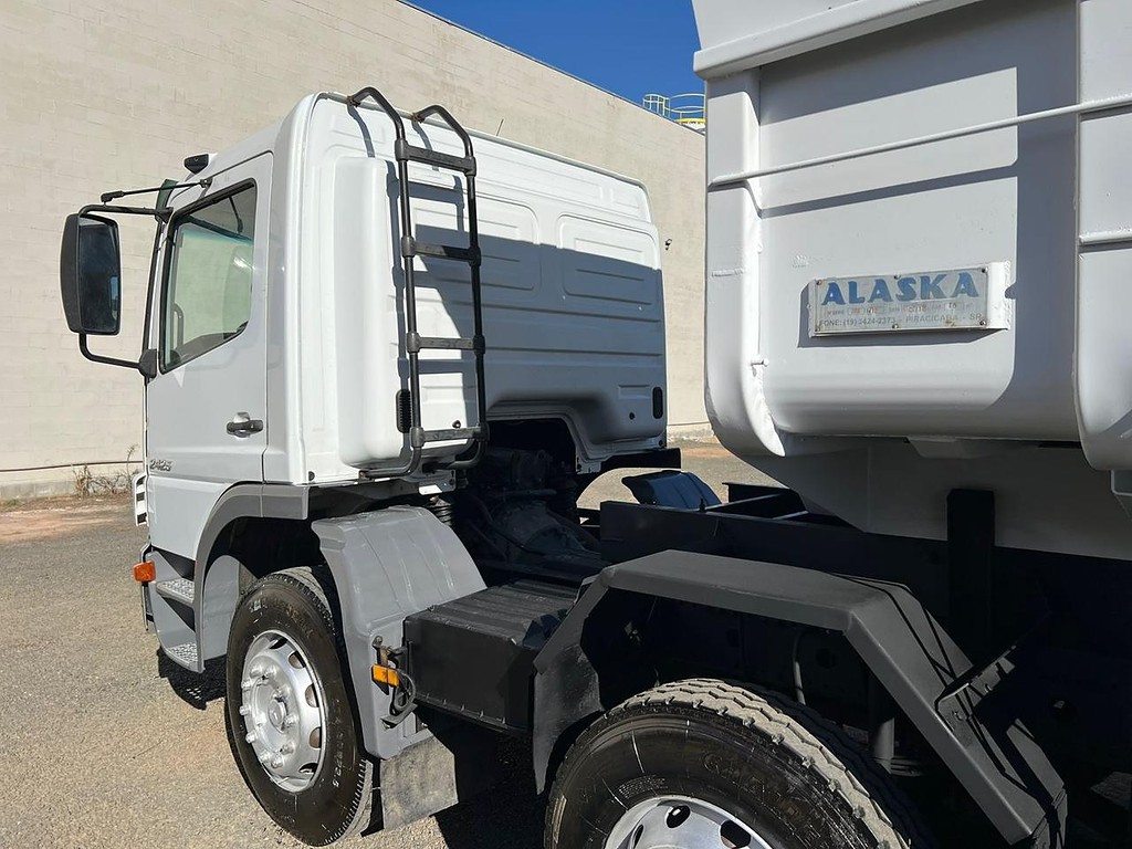 Caminhão MERCEDES BENZ MB 2425 Caçamba Basculante ANO 2012 de Bernardo Geo em São Paulo