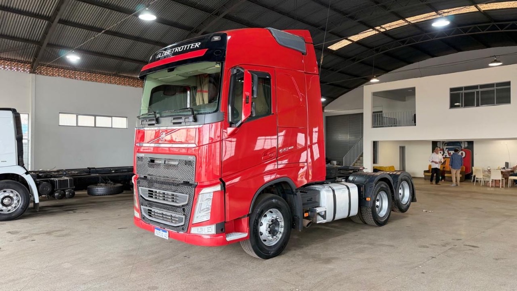 Caminhão VOLVO FH 540 Cavalo Mecânico ANO 2019 de Pátio 43 no Paraná