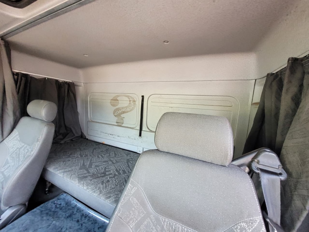 Caminhão MERCEDES BENZ MB 2426 Chassis ANO 2014 de Pátio 43 no Paraná