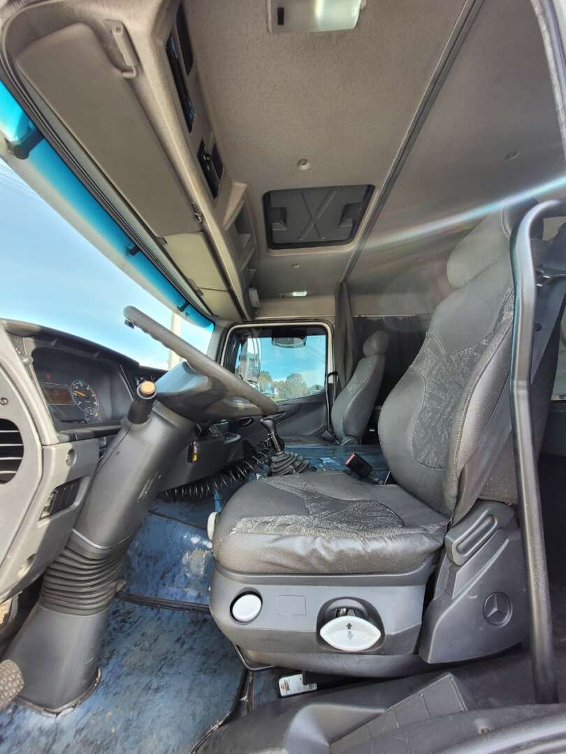 Caminhão MERCEDES BENZ MB 2426 Chassis ANO 2014 de Pátio 43 no Paraná