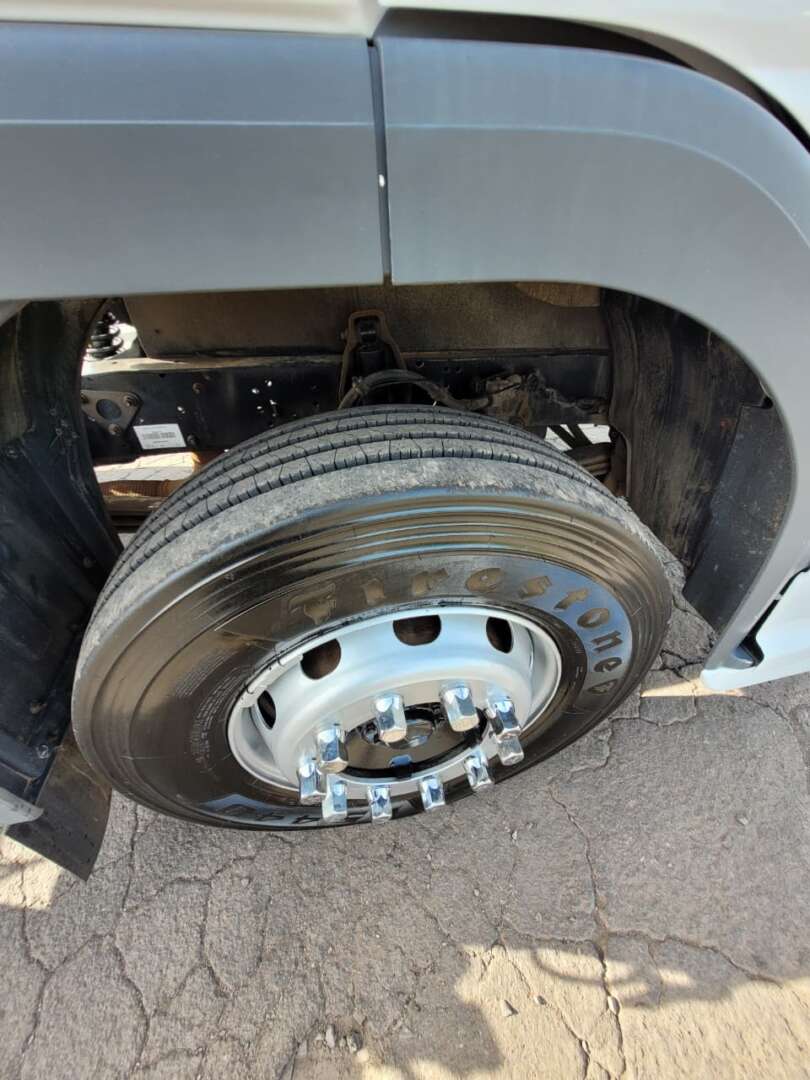 Caminhão MERCEDES BENZ MB 2426 Chassis ANO 2014 de Pátio 43 no Paraná