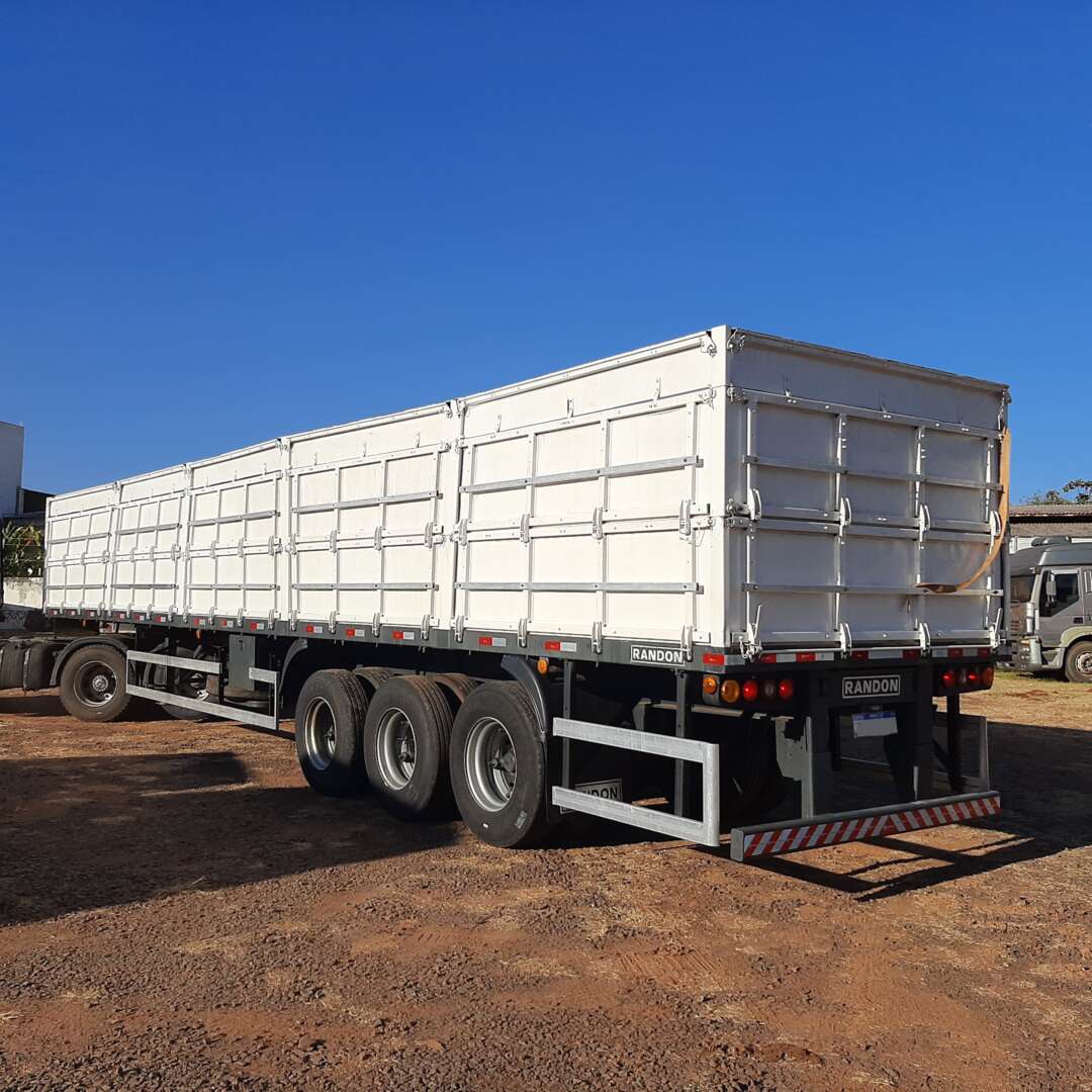 Carreta SEMI-REBOQUE GRANELEIRO Randon ANO 2006 3 Eixos de MegaTruck MS no Mato Grosso do Sul