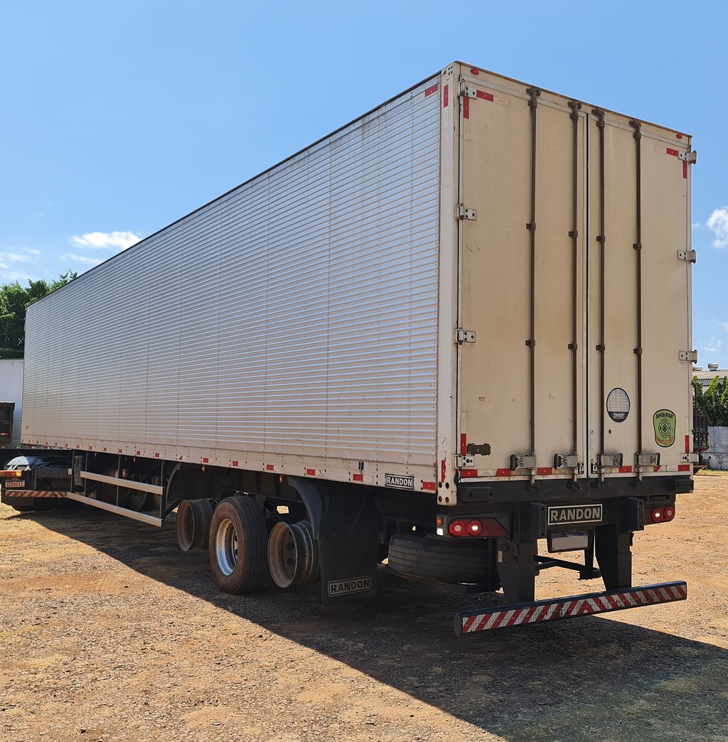 Carreta SEMI-REBOQUE BAU FURGAO Randon ANO 2021 3 Eixos de MegaTruck MS no Mato Grosso do Sul