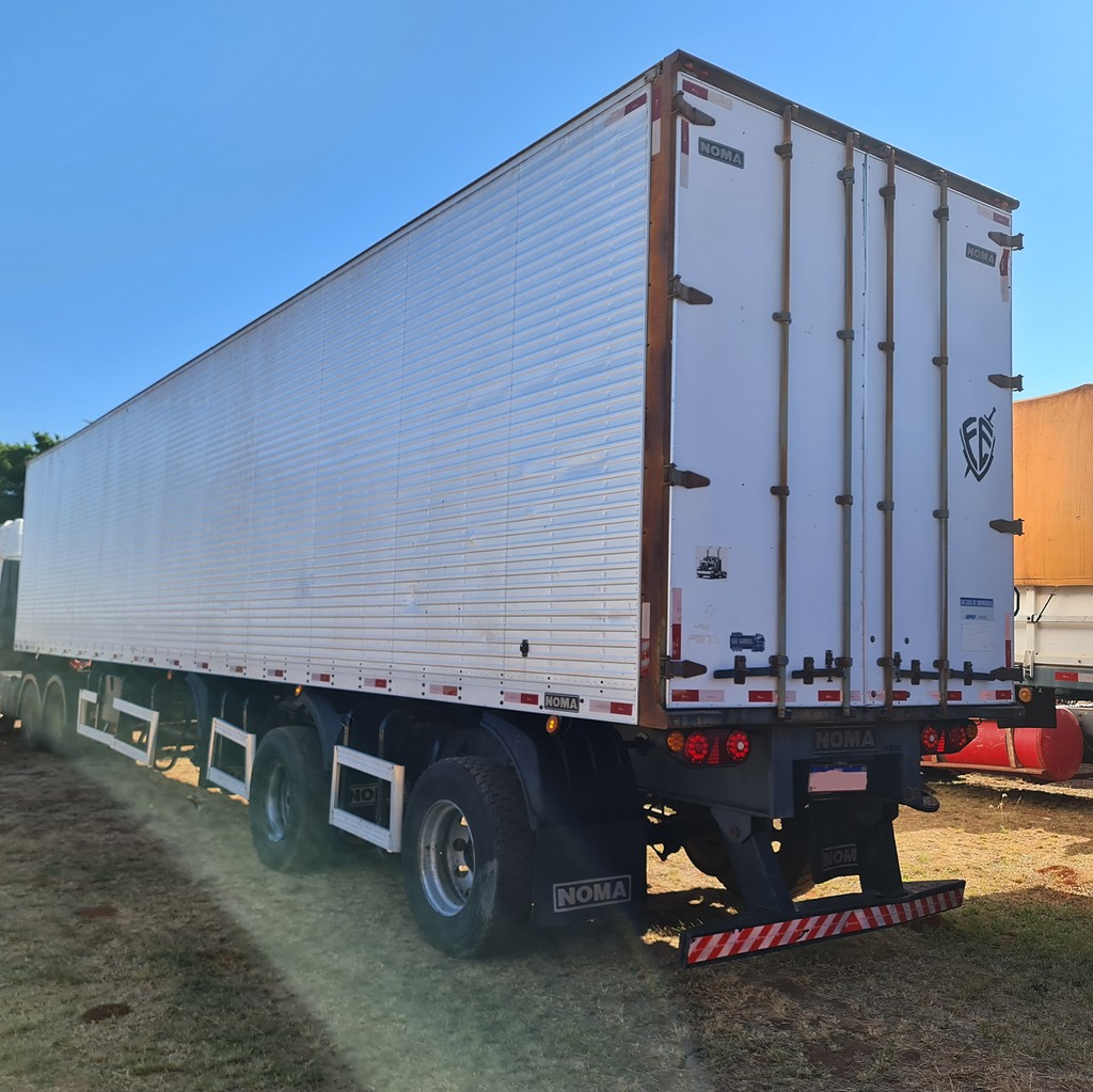 Carreta SEMI-REBOQUE BAU FURGAO Noma ANO 2014 3 Eixos de MegaTruck MS no Mato Grosso do Sul
