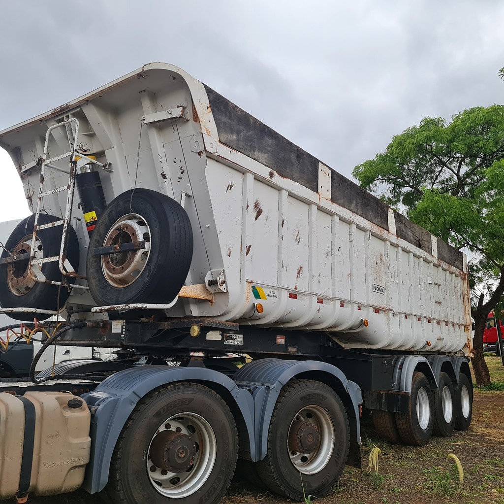 Carreta SEMI-REBOQUE CACAMBA Noma ANO 2011 3 Eixos de MegaTruck MS no Mato Grosso do Sul