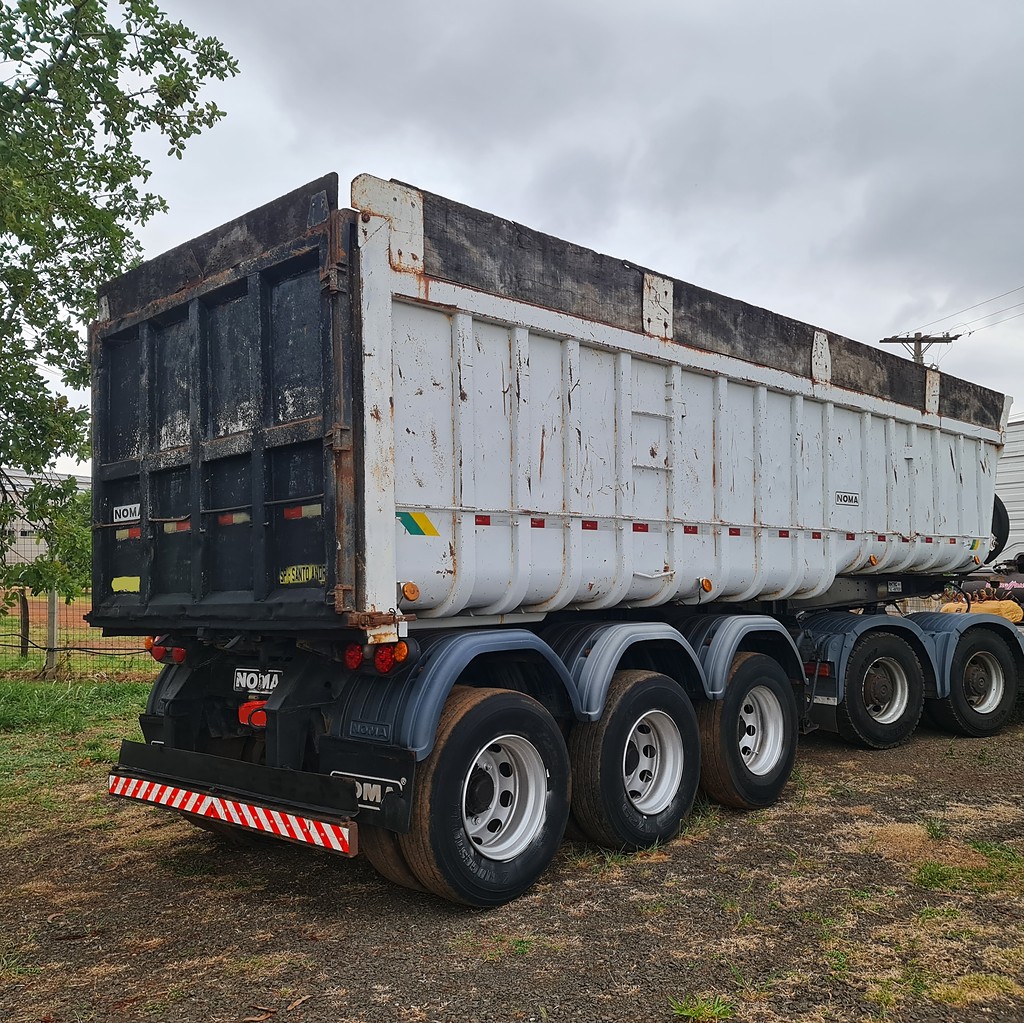 Carreta SEMI-REBOQUE CACAMBA Noma ANO 2011 3 Eixos de MegaTruck MS no Mato Grosso do Sul