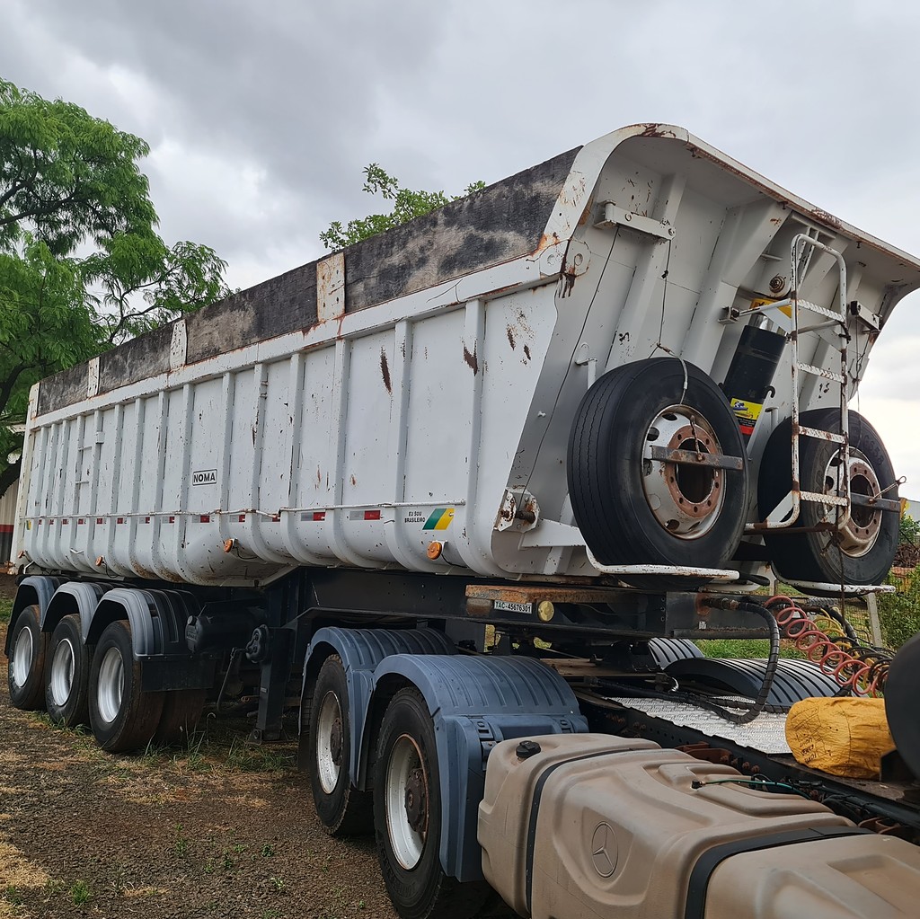 Carreta SEMI-REBOQUE CACAMBA Noma ANO 2011 3 Eixos de MegaTruck MS no Mato Grosso do Sul