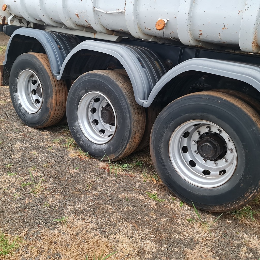 Carreta SEMI-REBOQUE CACAMBA Noma ANO 2011 3 Eixos de MegaTruck MS no Mato Grosso do Sul