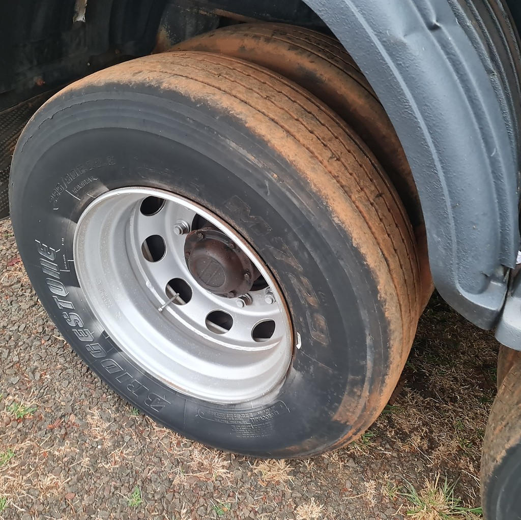 Carreta SEMI-REBOQUE CACAMBA Noma ANO 2011 3 Eixos de MegaTruck MS no Mato Grosso do Sul