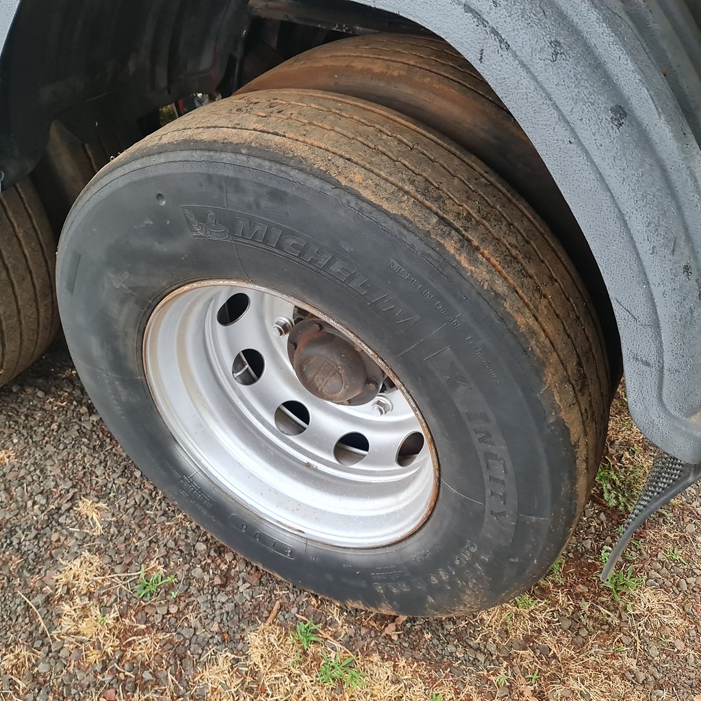 Carreta SEMI-REBOQUE CACAMBA Noma ANO 2011 3 Eixos de MegaTruck MS no Mato Grosso do Sul