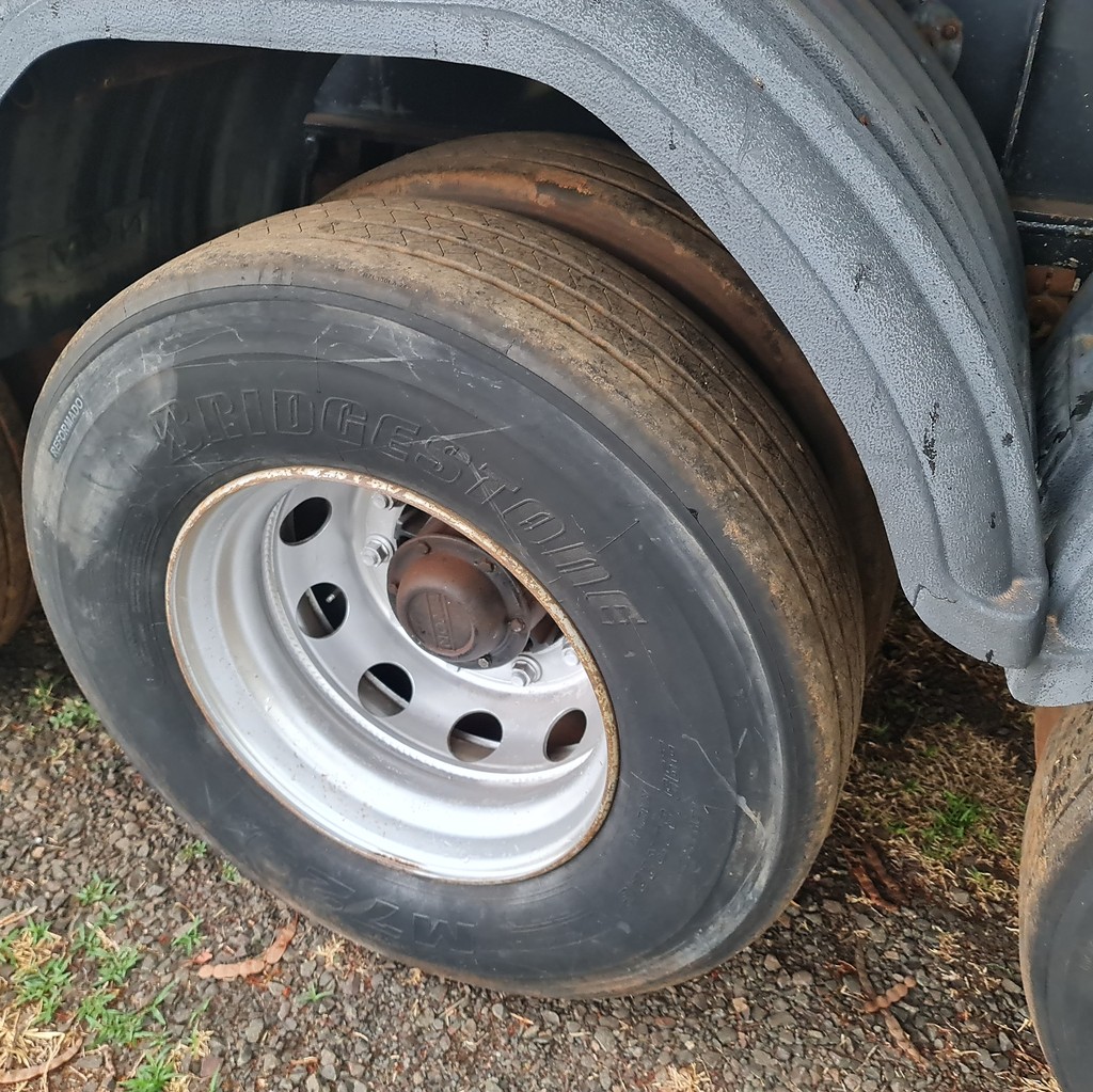 Carreta SEMI-REBOQUE CACAMBA Noma ANO 2011 3 Eixos de MegaTruck MS no Mato Grosso do Sul