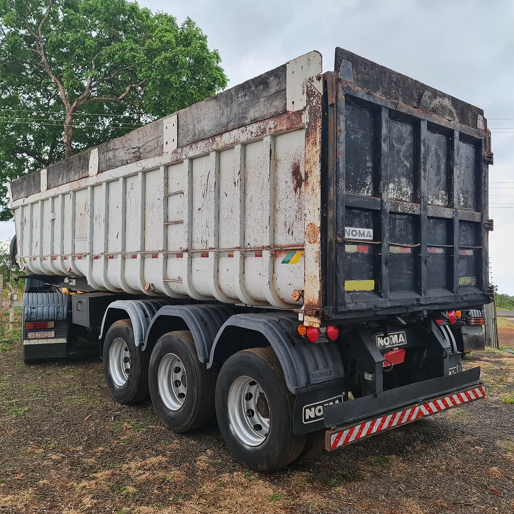 Carreta SEMI-REBOQUE CACAMBA Noma ANO 2011 3 Eixos de MegaTruck MS no Mato Grosso do Sul