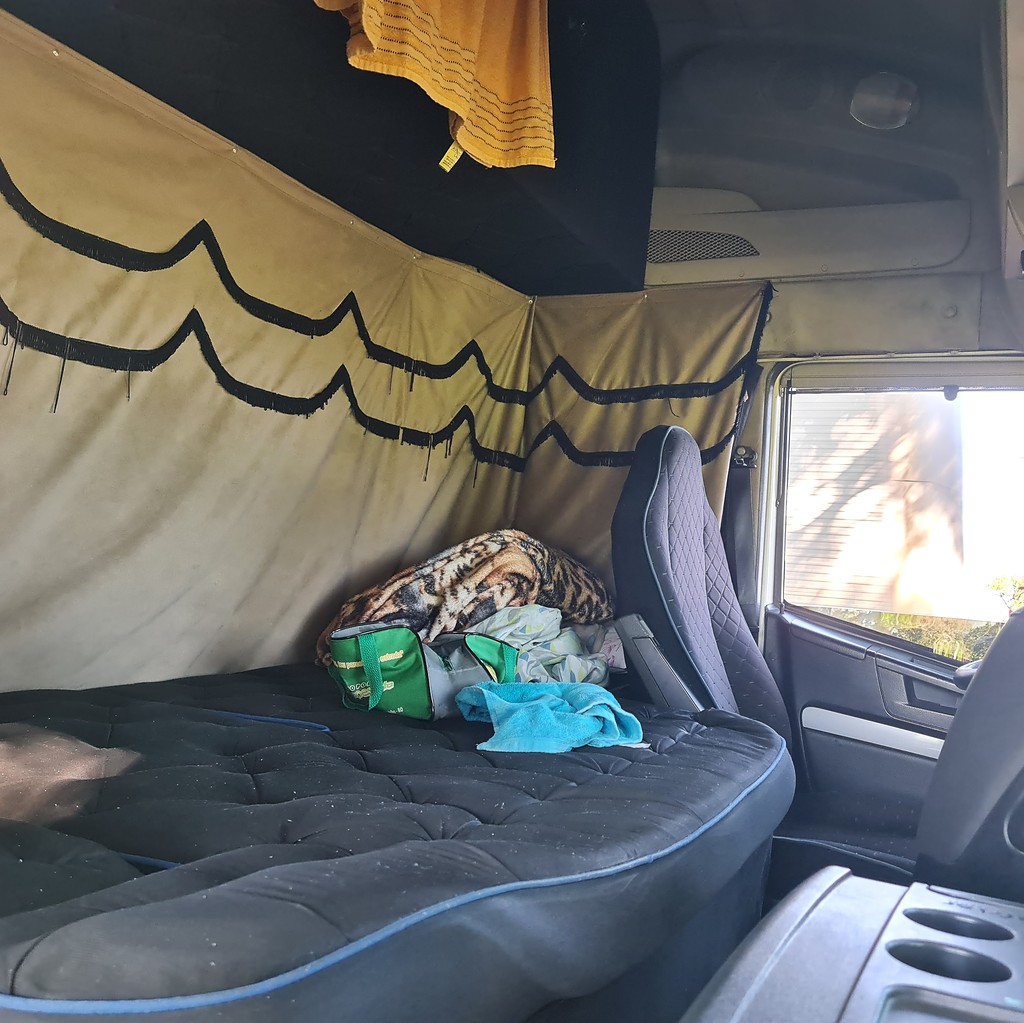 Caminhão IVECO STRALIS 560 Baú Refrigerado ANO 2018 de MegaTruck MS no Mato Grosso do Sul