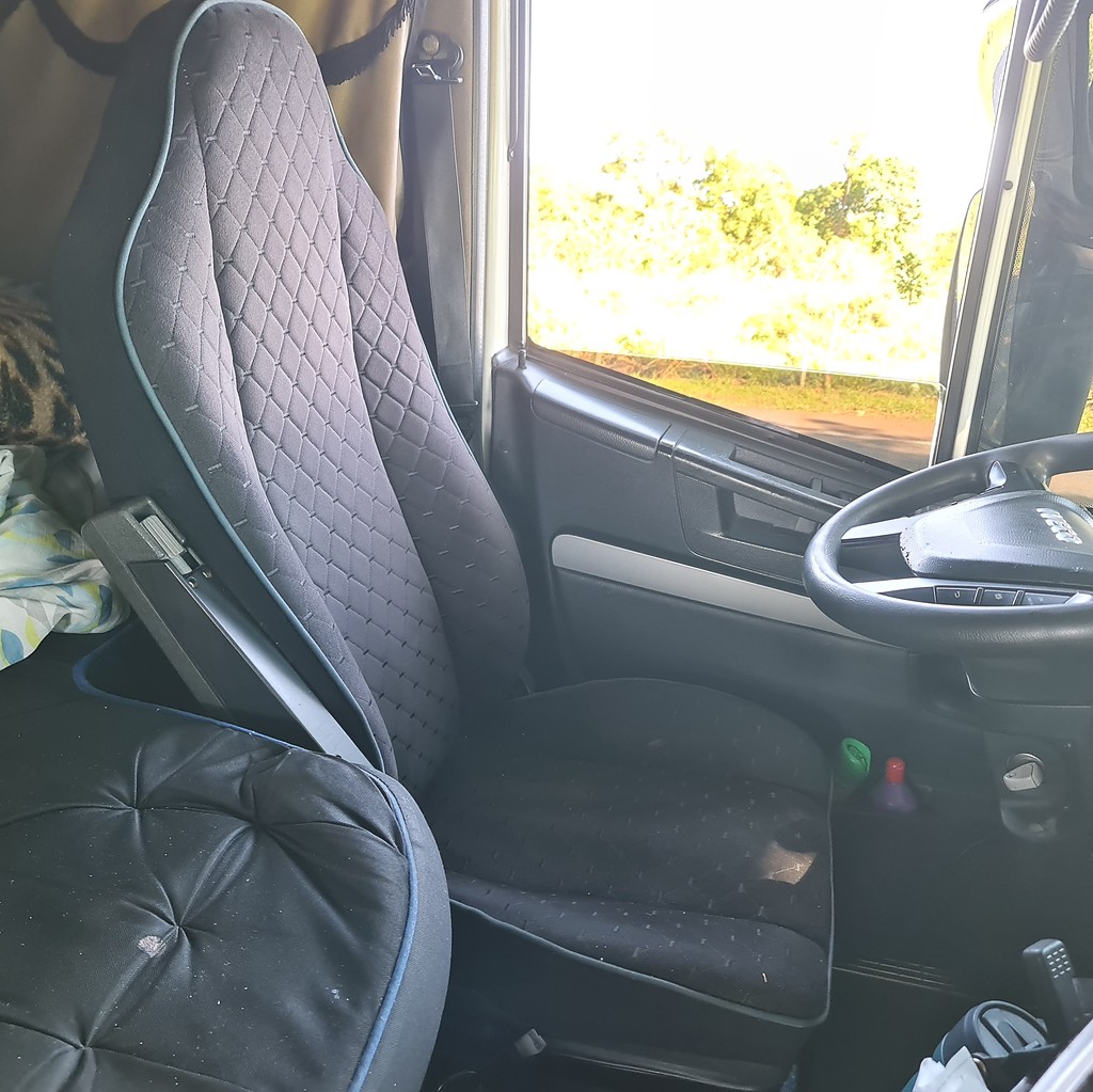 Caminhão IVECO STRALIS 560 Baú Refrigerado ANO 2018 de MegaTruck MS no Mato Grosso do Sul